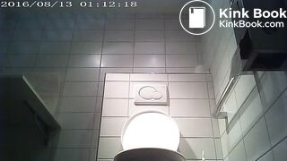 gravid trycker på bajset