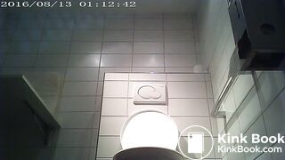 gravid trycker på bajset