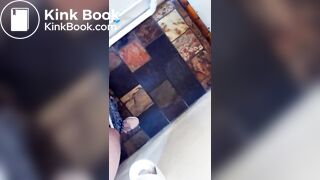Selfie poop show