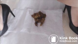 Big boobs lady pooping