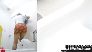 AsianWomenDestroyTheToiletsWithTheirMessyScatOnWebcam