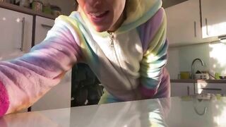 VeganLinda pee and poop show in the kitchen