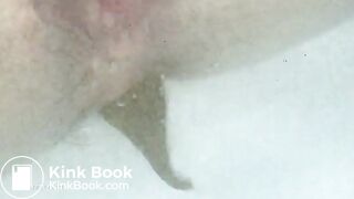Elle shit dans son bain que je relaxe dedans