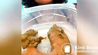 Beautiful ebony girl poops