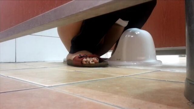 Korean public toilet voyeur