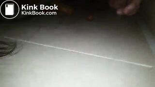 Chink Slave Jua sammelt Scheiße auf mit Ihrer Zunge