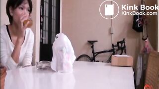 Shitting on all fours