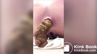 Nice butt babe shitting closeup