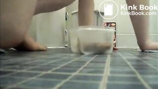 Mature bbw shitting on a plastic bowl and taste shit