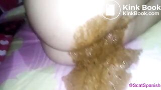 SHITTING ON THE BED! (Spanish audio)