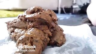 Hot redhead poops