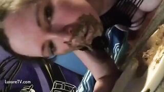 WOMAN FUCKED WITH MOUTH INSIDE POOP