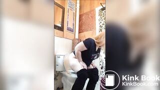 C4S - Potty Spy Upclose piss and dump