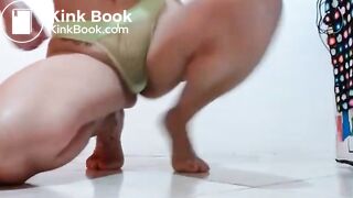 Lindahotlick - Huge Poop Load Between Feet