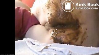 sie scheisst einfach ins Bett