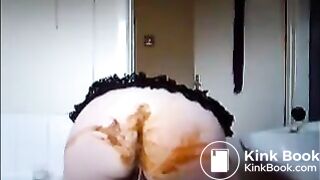 Big butt mom shitting and masturbating asshole with dildo