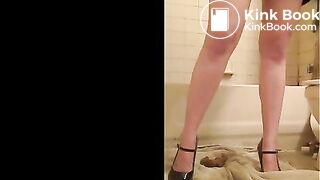 Pretty woman shitting on a towel - Pooping, pissing girls an