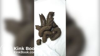 Kim drops a huge load on her toilet seat