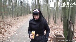 Annie powerpissing and shitting