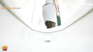 pooping
