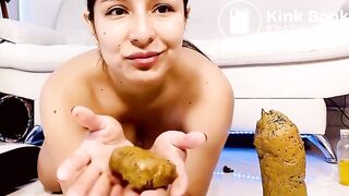 Huge anal dildo shitting