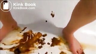 Girl smear shit on butt and cunt masturbating with dildo and fisting