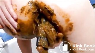 Girl smear shit on butt and cunt masturbating with dildo and fisting