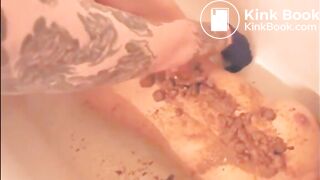 Couple is playing with shit in the bathtub