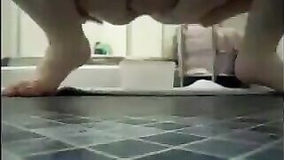 Mature bbw shitting in a plastic box