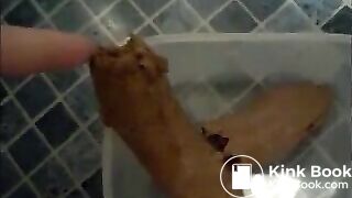 Mature bbw shitting in a plastic box