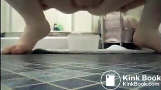 Mature bbw shitting in a plastic box