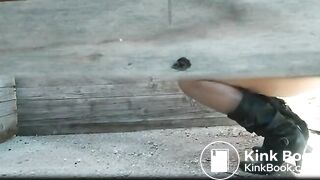 2 girls pooping at the same time