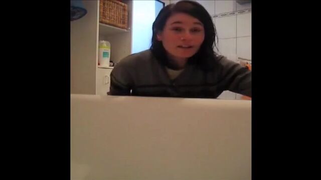 Hot butt brunette shitting in the bathtub