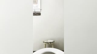 Hottie toilet shit 2