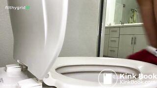 Cecilia Lion poops 2