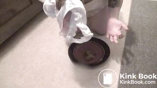 Blonde babe eats her own shit On shittytube