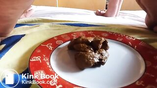 Massive bulky ass lady poops