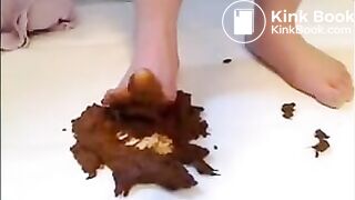 Bbw shitting and smearing it on her big breast and feet