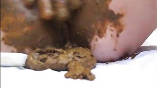 Mature lady masturbating with brush and shitting