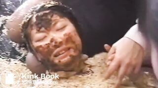 Anna-Kuramoto-Vomit-Shit-Piss-759