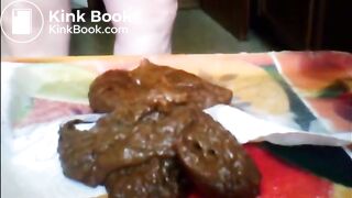 Fat ass mature lady is doing a very big quantity of shit