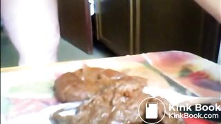 Fat ass mature lady is doing a very big quantity of shit