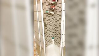 dans la douche