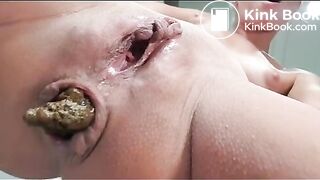 Stunning mature mommy showing her asshole and poop