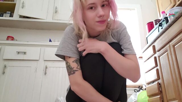 Desperate shit from cute blonde