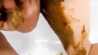 Girl shitting masturbating with toys and squirting