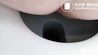 Sarah taking a dump