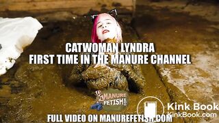 Catwoman Lyndra masturbates in cowshit