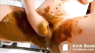 Girl shitting masturbating fisting and squirting orgasm