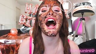 I eat a shitty cupcake !